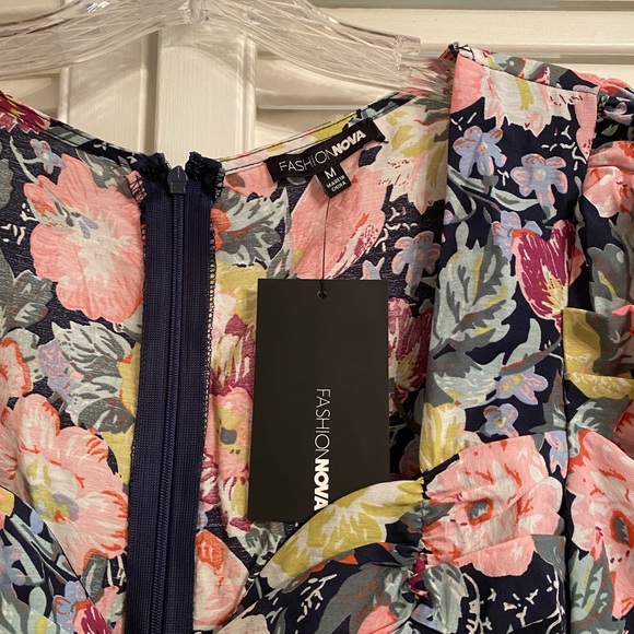 Fashion Nova floral romper size M NWT - Picture 2 of 10